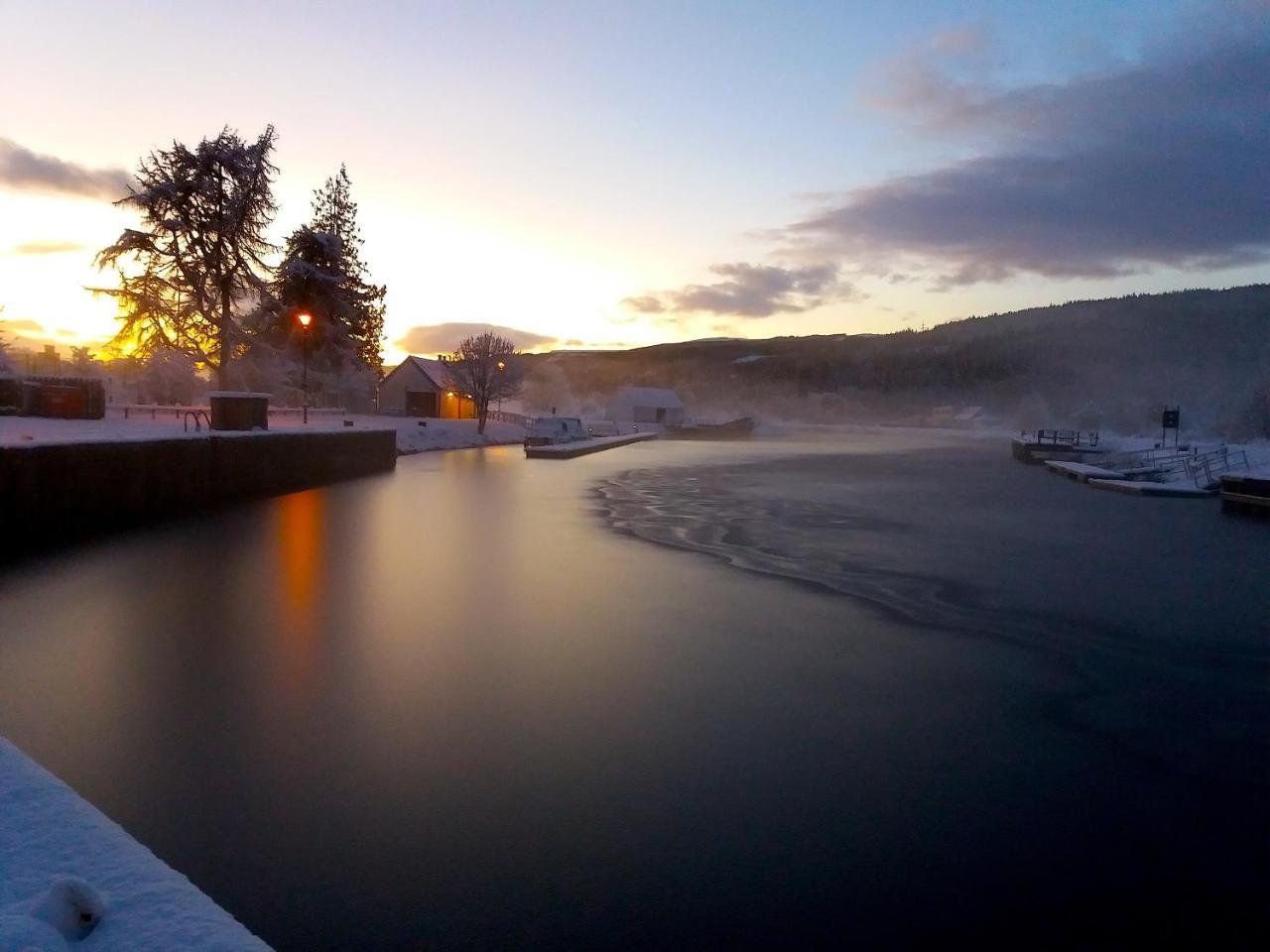 Loch Ness Highland Cottages With Partial Loch View インバーモリストン エクステリア 写真